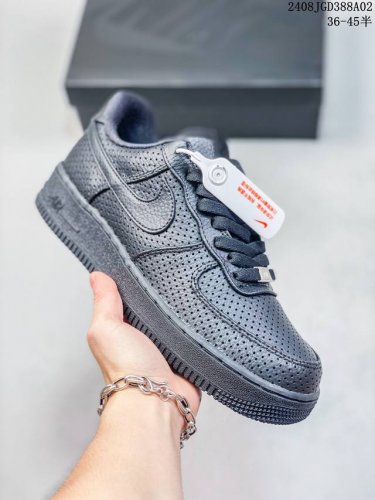公司级带半码 耐克nike Air Force 1 Low 空军一号 Af1 低帮百搭厚底增高休闲运动板鞋。柔软、弹性十足的缓震性能和出色的中底设计，横跨复古与