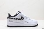 真标耐克Nike Air Force 1“07空军一号低帮百搭休闲运动板鞋。柔软、弹性十足的缓震性能和出色的中底设计，横跨复古与现代的外型结合，造就出风靡全球三