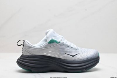 公司级小红书推荐Hoka W Bondi 8全新配色 这个品牌来自于新西兰的毛利语，Hoka表示大地，One One表示飞越，连起来就是飞越地平线，One On