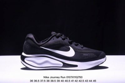 公司级nike Journey Run 2024跑步鞋 使用了新型的缓震材料 脚感偏韧 后跟有加厚的海绵填充 鞋子前掌和后掌做了加宽设计 增加了跑步时的稳定性