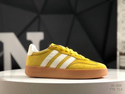 真标带半码 阿迪达斯 Adidas Barreda 考拉派对 复古休闲 清新 舒适百搭 德训鞋 T字头 防滑耐磨 低帮 板鞋 男女同款运动鞋。鞋头加宽设计提升了