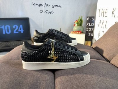 阿迪达斯Adidas三叶草 Originals Superstar 贝壳头系列低帮经典百搭休闲运动板鞋 Lv联名款 尺码：36-45 带半码。 65Xloz27