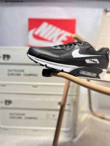 耐克Nike Air Max 90 经典复古小气垫缓震跑鞋 鞋面由皮和革织物打造，犀利的条线打造出酷劲十的足视觉效果 网布鞋增面强透气性，穿着为极舒适 经可典视