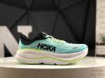 hoka M Bondi 9全新配色 这个品牌来自于新西兰的毛利语 Hoka表示大地 One One表示飞越 连起来就是飞越地平线 One One不是读作 万万