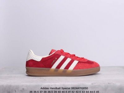 Adidas Handball Spezial 阿迪达斯经典款 复古休闲板鞋 #全鞋采用反毛皮制作 牛筋耐磨大底 承载青春情怀的板鞋 经典三条杠装饰鞋侧 品牌辨