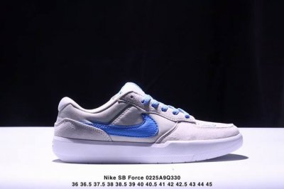 真标耐克Nike Sb Force 58低帮休闲板鞋 是一款将前沿创新带入街头的单品 它具有硫化杯底 具有出色的耐用性和灵活性 使用帆布和绒面革 在饰面上放置通