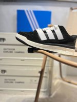 Adidas 阿迪达斯罗马系列 Forum 0 Low Shoes 饰有摩登细节的Forum 经典板鞋运动鞋休闲篮球运动鞋。当Adidas Forum篮球鞋初次