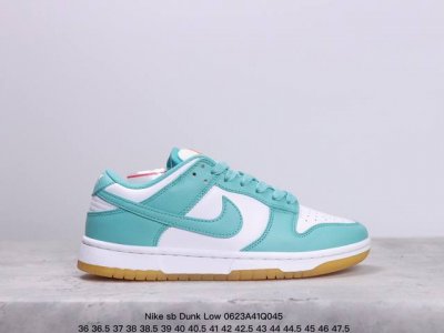 特价耐克nike Sb Dunk Low 复古低帮休闲运动滑板板鞋。采用脚感柔软舒适zoomair气垫，有效吸收滑板等极限运动在落地时带来的冲击力，为街头运动者