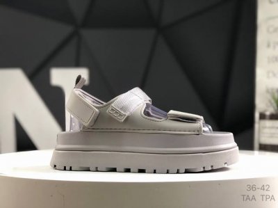 ugg 百搭单品 炫金多巴胺凉鞋 Hanni 众明星同款莞产原版开发 露趾魔术贴 一字带凉鞋 延续了雪地靴的厚底设计 双层组合Eva大底**5Cm 上脚第一感觉