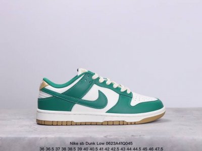 特价耐克nike Sb Dunk Low 复古低帮休闲运动滑板板鞋。采用脚感柔软舒适zoomair气垫，有效吸收滑板等极限运动在落地时带来的冲击力，为街头运动者