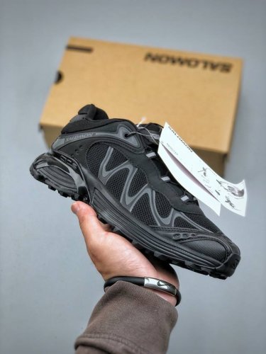 Salomon萨洛蒙 Xt-Whisper 时尚 舒适減震防滑耐磨 低帮跑步鞋鞋面采用Sensifit贴合技术 全方位贴合包裹脚型 鞋跟部鞋底牵引设计 提供强大