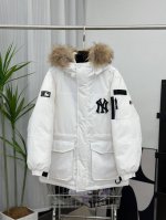 外贸保真版：Mlb 白色 鹅绒带毛领工装羽绒服 优质的鸭绒！80%灰鹅绒20%鹅毛，231G，蓬松度，充绒量，手感各方面都没得挑，几乎感觉不到毛梗，更不用担心钴
