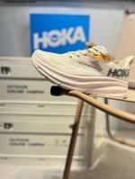 140 hoka One One Bondi 9.0 余文乐同款 新款缓震跑鞋 万众期待的Bondi系列终于迎来了更新，作为Hoka缓震跑鞋的杠把子，Bondi