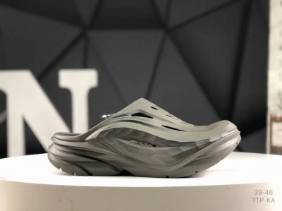 120 红卡Hoka One One Bubble Crush Clog 夏季舒适防滑耐磨圆头拖鞋 Farfetch Eva发泡材质沙滩鞋 洞洞鞋 大厂出品一步