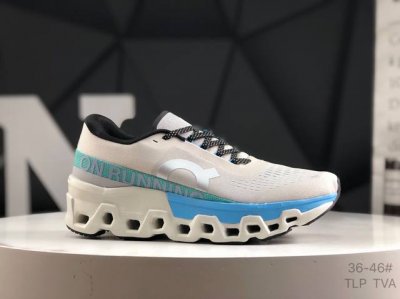 on昂跑 Cloudsurfer 2 户外街头机能风跑步鞋 户外机能融合街头潮流 越界开启全新都市探索 cloudtec专利科技鞋底搭载耐温耐用革新中底泡棉 同
