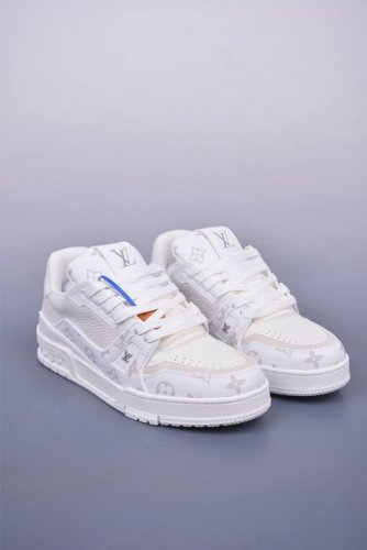 S Lv Trainer 限定联名 最新配色国内限定无售 原版购入历时近两个月开发打造 经典多拼色超好看 原版完美楦型 调试了两个月 鞋面独家订制压纹粒面小牛皮