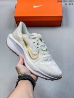 Nike Wmns Nike Quest 6 全新跑鞋 网面透气 时尚休闲跑步鞋 简约高科技设计采用多层材料，为双足带来凉爽感受和稳固体验时尚鞋面搭配中足包覆设