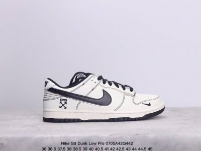 耐克nike Sb Dunk Low Pro 复古低帮 真标 休闲运动滑板板鞋。采用脚感柔软舒适zoomair气垫，有效吸收滑板等极限运动在落地时带来的冲击力，