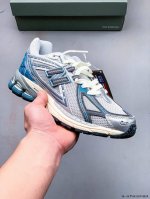 New Balance M1906Ri Nb宝藏老爹鞋款，复古元素叠加，质感超级棒，楦版型材料细节做工精细，货如实拍图 作为Nb最经典的档案鞋型之一，与 2一样