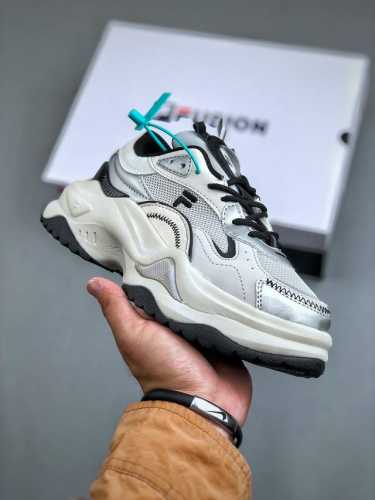 Fila Fusion 斐乐潮牌 厚底休闲跑鞋 T12W331301Fns 尺码：35.5 36 36.5 37.5 38 38.5 39 40