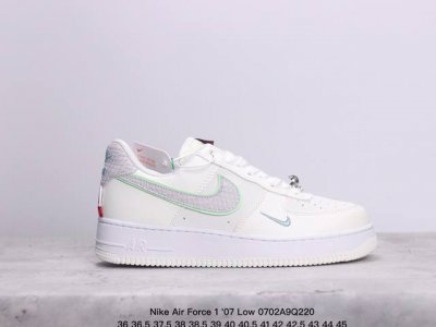 耐克 Nike Air Force 1 '07 Low 空军一号低帮，柔软、弹性十足的缓震性能和出色的中底设计，横跨复古与现代的外型结合，造就出风靡全球三十多年