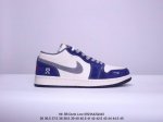耐克 Nk Sb Dunk Low *联名 高端定制 低帮休闲运动板鞋独家版型，柔软高端皮革鞋面，棕白灰勾配色，冲击视觉的同时，带来舒适脚感体验 #定制鞋盒 大