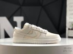 耐克 Nike Dunk Low 板鞋 Sb系列 经典百搭休闲运动板鞋加厚鞋舌的填充，使舒适性大大提升，同时也更方便穿脱中底部分则加入了脚感柔软舒适Zoomai