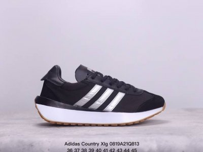 阿迪达斯 Adidas Xlg 生胶厚底 秀气大方的鞋型 气质修身。以现代设计融合复古跑步和足球风，采用锦纶和绒面革鞋面，灵感源自70年代 Country跑鞋设