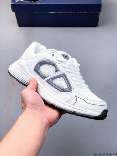 集图 Dior 迪奥 B30 复古风透气百搭休闲鞋 B30运用了质感细腻的皮革与网眼布面材质拼接成鞋身，鞋身两侧贴有显眼的字母Cd表明身份，为Christian