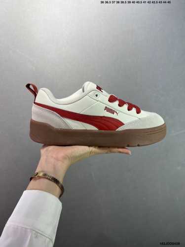 puma 彪马 男女运动板鞋，原楦原纸版开发版型，采用环保皮革组合鞋面材质，外置耐磨橡胶大底蕾哈娜同系面包鞋太好看了！彪马puma park Lifestyle