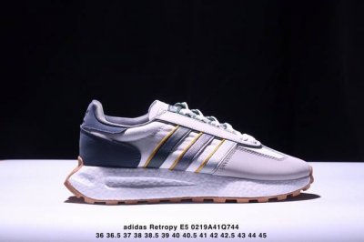 阿迪达斯Adidas Originals Retropy E5 爆米花速度轻盈复古系列百搭透气休闲运动慢跑鞋。全新Boost轻量缓震鞋底材质# 轻盈又不失动感