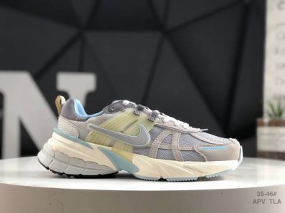 160 耐克Nike V2K Run新款百搭休闲跑步鞋 复古风潮 网面透气 紧致的鞋面材质提供良好的包裹性 鞋侧 Swoosh以及鞋头部分搭配增添不少亮点的镀铬