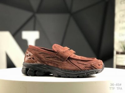 new Balance U1906 乐福鞋 便捷穿脱设计一脚蹬 公司级版本 采用的是1906鞋底鞋型和乐福的拼接 既有1906的舒适脚感和有运动感的线条 上半部