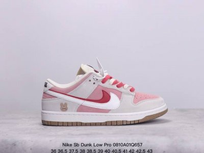 耐克 Nike Sb Dunk Low Pro 男女同款运动鞋复古板鞋，尽情迈步，彰显个性风采。采用柔软皮革鞋面，经久耐穿，塑就如元年款 Dunk 般的复古质感
