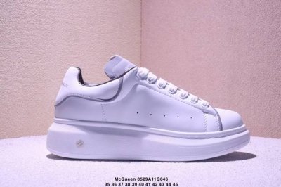 福利特价海外指定版本 独特礼盒包装 Alexander Mcqueen 亚历山大麦昆松糕鞋厚底增高小白鞋 进口丝绸亚光原版正品 水染羊皮内里 牛皮垫脚 回弹度到