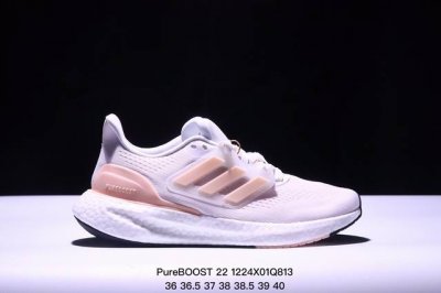 公司级阿迪达斯adidas Pureboost 22爆米花缓震中底跑步鞋。鞋面以织编材质为基底，后及跟脚趾处融全入新设计，通过格网印刷支将撑材料于附鞋面上，既保
