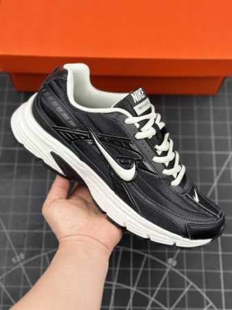 Nike耐克initiator Running创始者系列复古老爹休闲运动舒适跑鞋 在 Ins 爆红的 Nike Initiator 跑鞋，作为一双真正的老爹鞋再 - 点击图像关闭