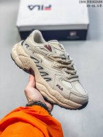 公司级Fila斐乐 Pease 豌豆鞋 时尚舒适百搭 防滑耐磨 低帮生活休闲鞋 鞋面设计理念源自于历史篮球鞋款 Smash 从其复古鞋面提炼元素 结合板鞋鞋底做
