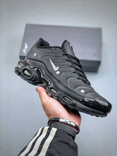 A-Cold-Wall X Nk Air Max Plus 联名复古气垫跑鞋 Fd7855-002 英国街头潮牌 A-Cold-Wall Acw 将建筑视角巧妙