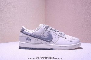 海外爆款限量发售！公司级 Nike Sb Dunk Low“ 斯图西联名 白灰双勾” 周年高端定制 低帮休闲板鞋 定制鞋盒 大厂纯原品质出货 超高清洁度 皮料切