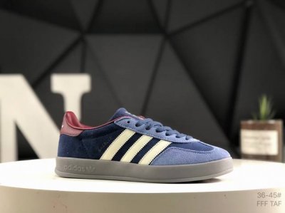 阿迪达斯 Adidas Originals Gazelle Indoor 三叶草复古休闲防滑耐磨低帮板鞋 鞋款采用柔软的绒面革和耐用的皮革衬里融合在橡胶外底上，