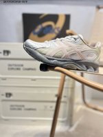 Asics Gel-Nimbus 10.1亚瑟士经典跑鞋 如今机能风和户外风吹得正劲，便是主打“Urban Outdoor机能越野风格”，城市和户外场景都能轻松