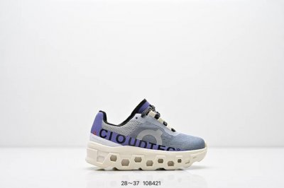 童鞋 On昂跑 全新综合体能训练运动鞋Cloud X 舒适乐趣跑，缓震、轻量 On昂跑 Cloudsurfer上演中底“变形计” ，打破传统格局缔造柔软脚感。
