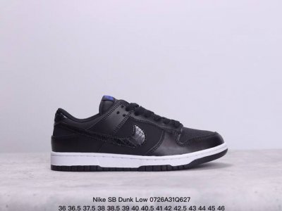 耐克nike Sb Dunk Low Sb 扣篮系列复古低帮休闲运动滑板板鞋。采用脚感柔软舒适zoomair气垫，有效吸 收滑板等极限运动在落地时带来的冲击力，