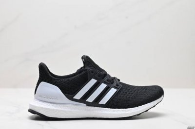 公司级阿迪达斯Adidas Ultraboost Light 耐磨缓震休闲运动跑鞋 采用网材搭配反光皮革鞋面 配上Stretchweb网格外底 提供非凡穿着体验