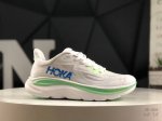 小红书推荐 红卡 Hoka M Clifton 10 全新配色 这个品牌来自于新西兰的毛利语，Hoka表示大地，One One表示飞越，连起来就是飞越地平线，O