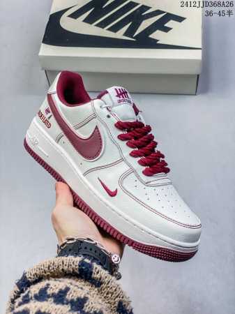 真标带半码耐克nike Air Force 7 空军一号低帮百搭休闲运动板鞋。柔软、弹性十足的缓震性能和出色的中底设计，横跨复古与现代的外型结合，造就出风靡全球 - 点击图像关闭
