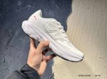 New Balance 740延续经典 ， 能够比1906R和平9060更胜一筹的非740莫属当下千禧最火的元素齐聚一身，也是巴黎世家的最有力竞争。Qasdle