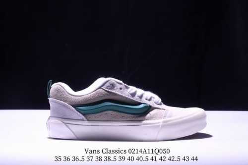 Vans Classics Knu Skool 苏格兰格纹拼接 厚鞋舌面包鞋 Vans联名超火的土豆鞋，复古经典，鞋头放大、包边上移加厚、鞋舌加厚。Vans C