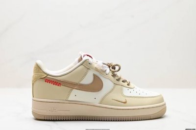 260 公司级耐克Nike Air Force 1“07空军一号低帮百搭休闲运动板鞋。柔软、弹性十足的缓震性能和出色的中底设计，横跨复古与现代的外型结合，造就出